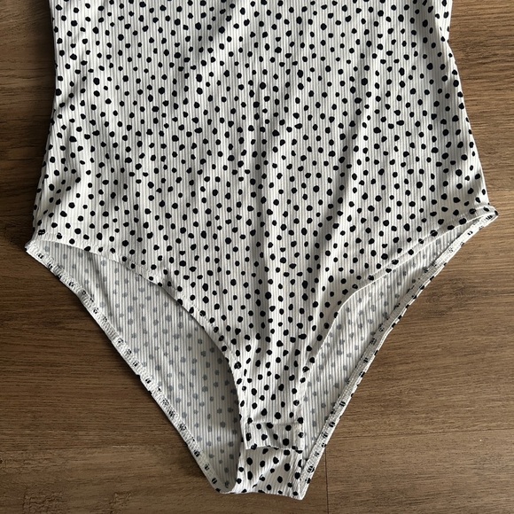 H&M Sleeveless High-Neck Bodysuit, Polka Dot Pattern, Size: S- EUC - Picture 5 of 5